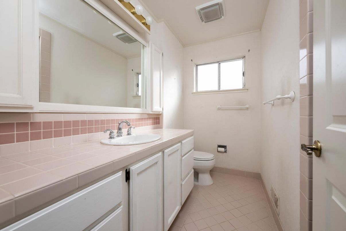 Bathroom, Interior, Tile Countertops