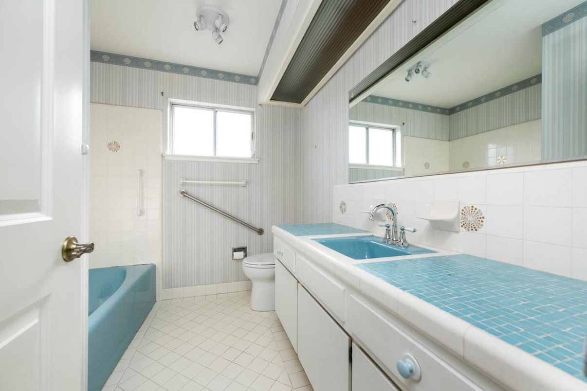 Bathroom, Interior, Tile Countertops