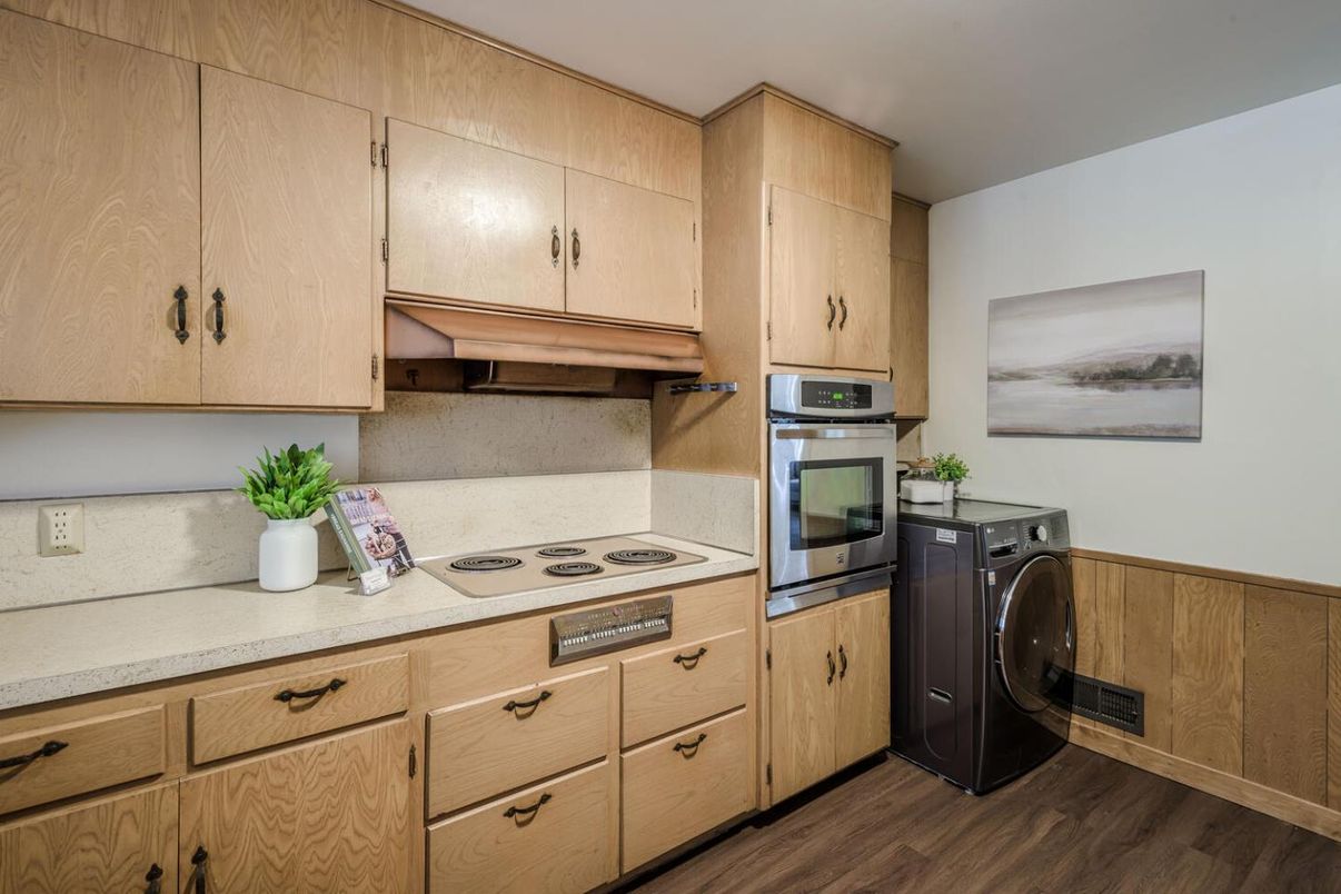 Interior, Kitchen, Washer, Wood Texture Flooring