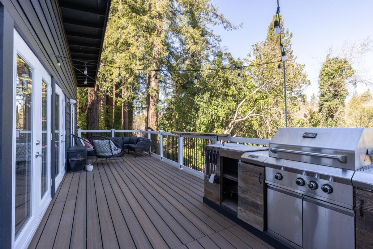 Exterior, Outdoor Kitchen