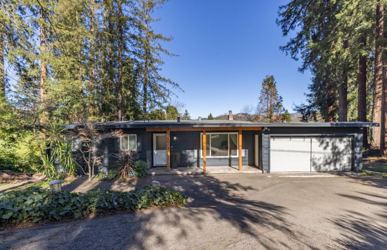 Attached, Exterior, Facade, Ranch