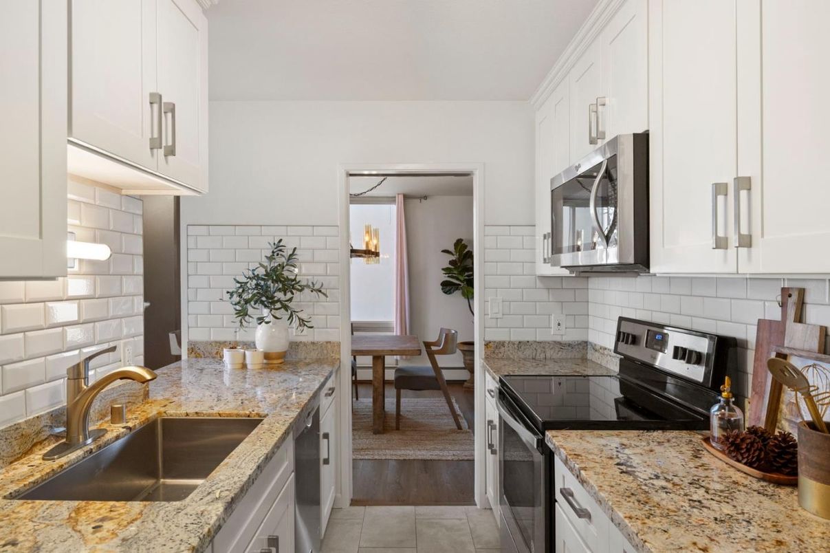 Dining room, Interior, Kitchen, Stainless Steel Appliances