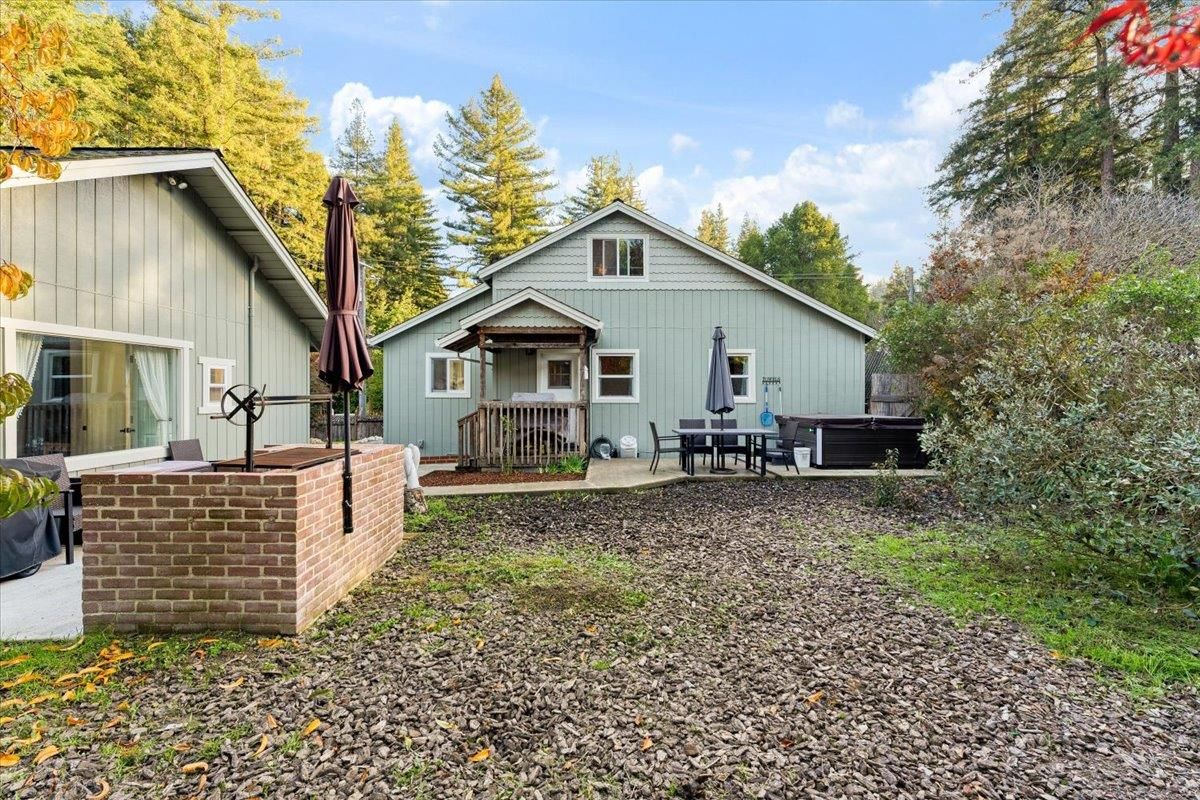 Backyard, Exterior, Outdoor Kitchen