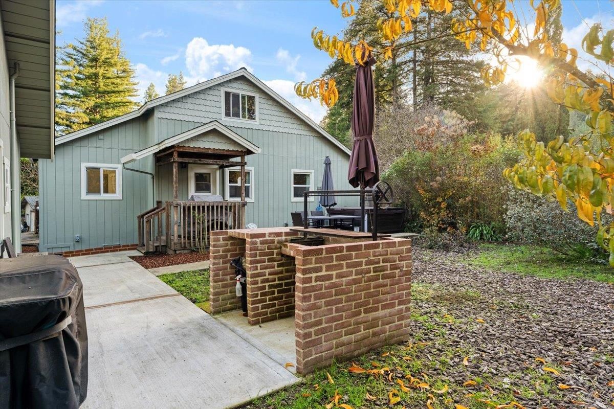 Exterior, Outdoor Kitchen