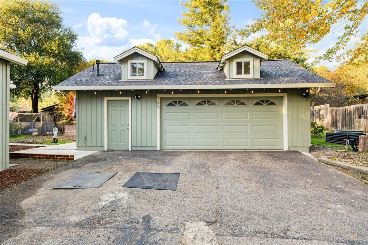 Attached, Exterior, Facade, Ranch