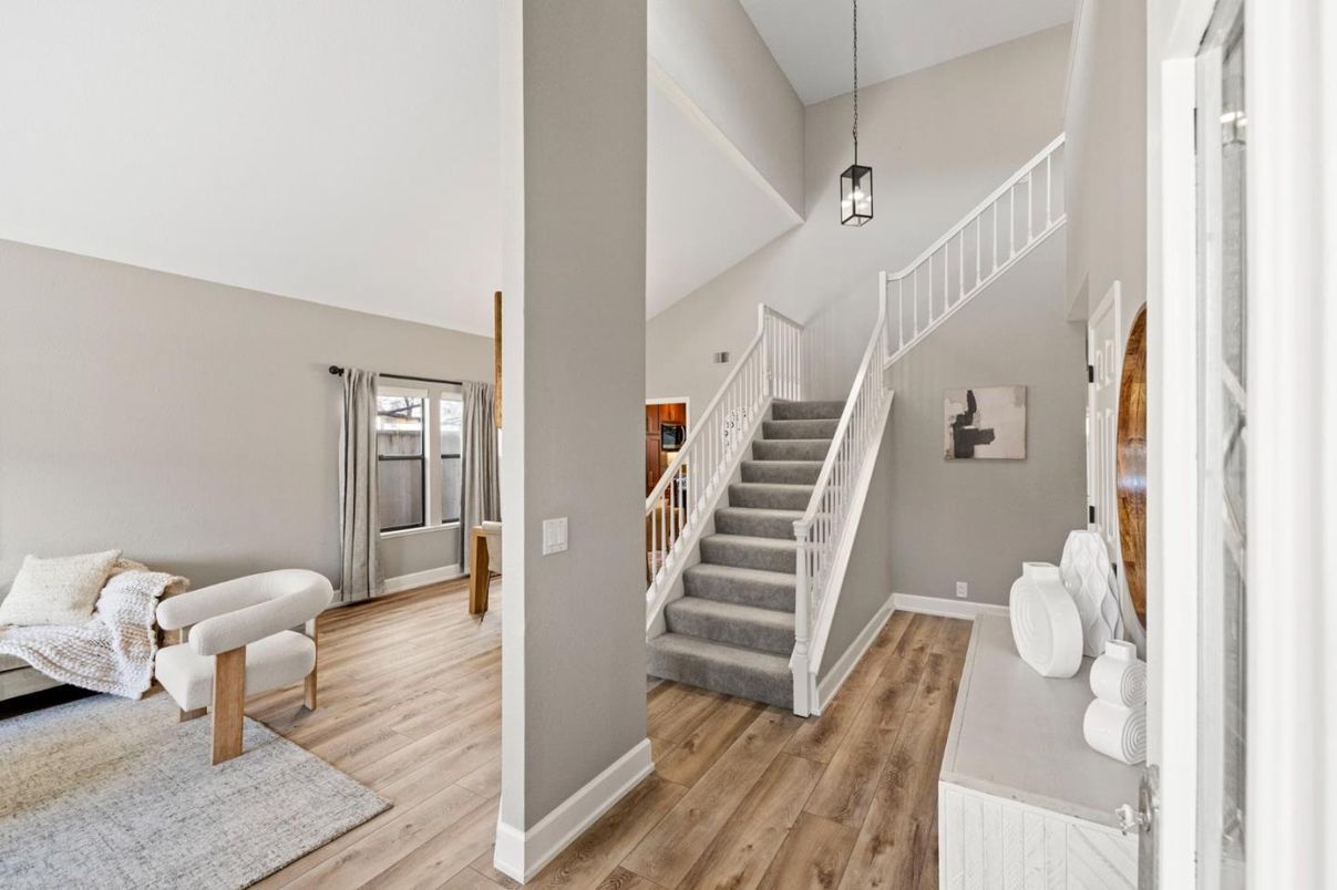 Interior, Pendant Lights, Wood Texture Flooring