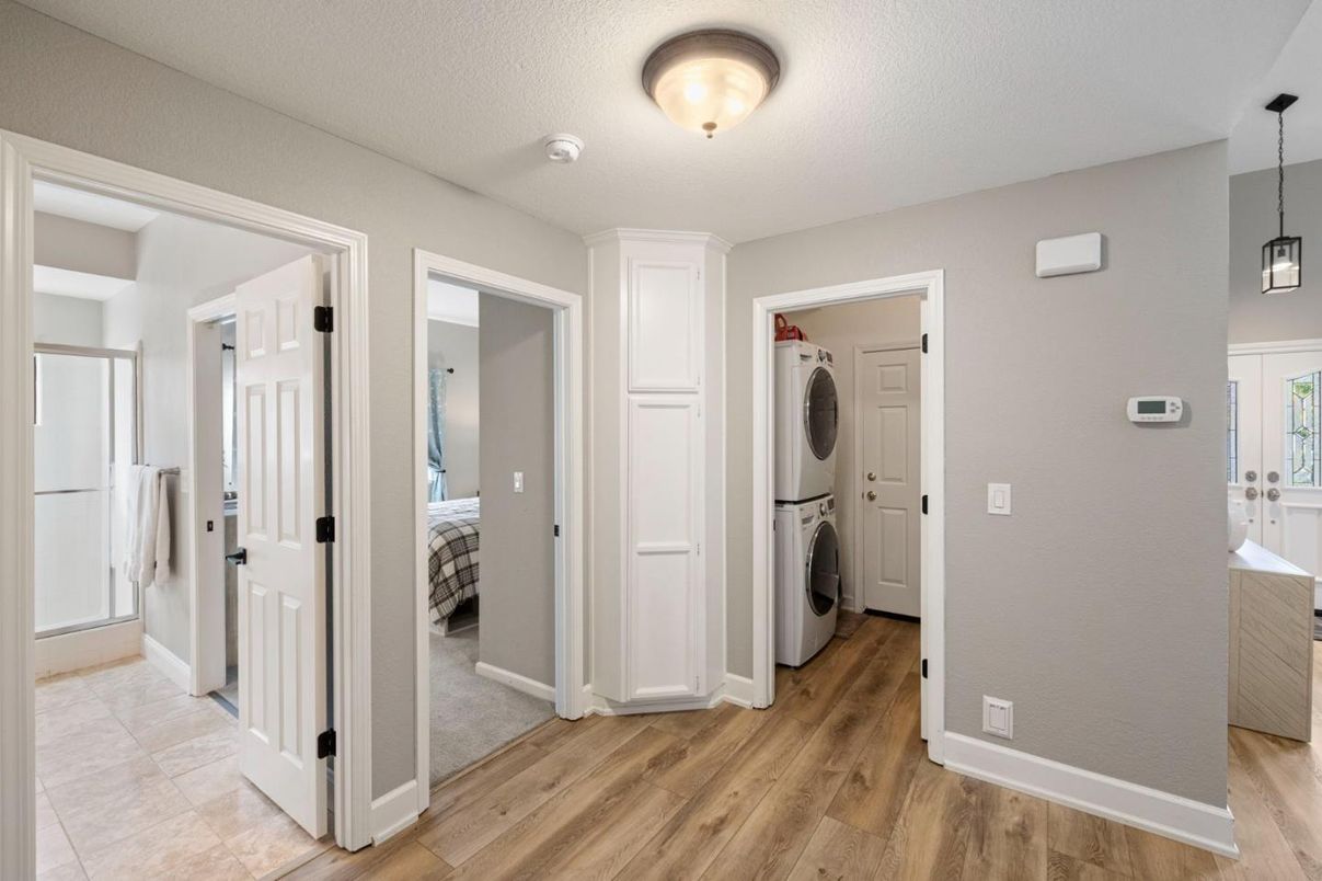 Bedroom, Interior, Pendant Lights, Utility Closets, Washer, Wood Texture Flooring