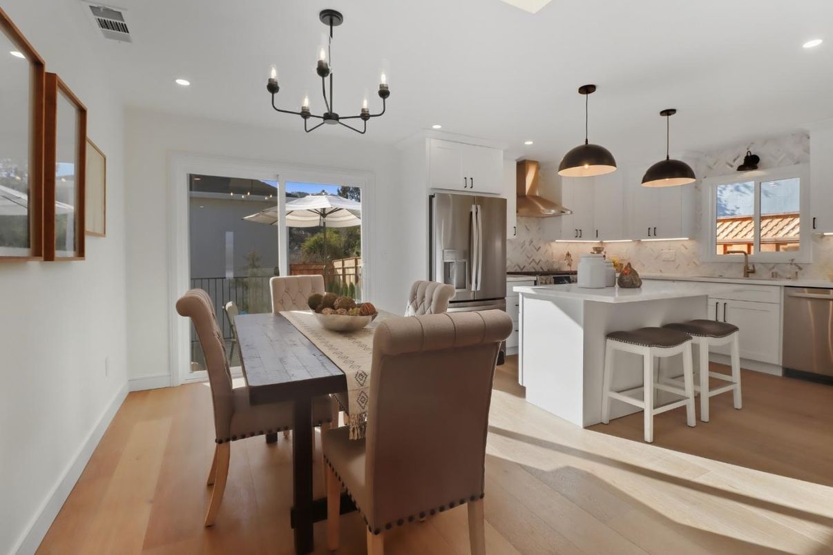 Chandelier, Dining room, Interior, Kitchen, Pendant Lights, Recessed Lighting, Stainless Steel Appliances, Wood Texture Flooring