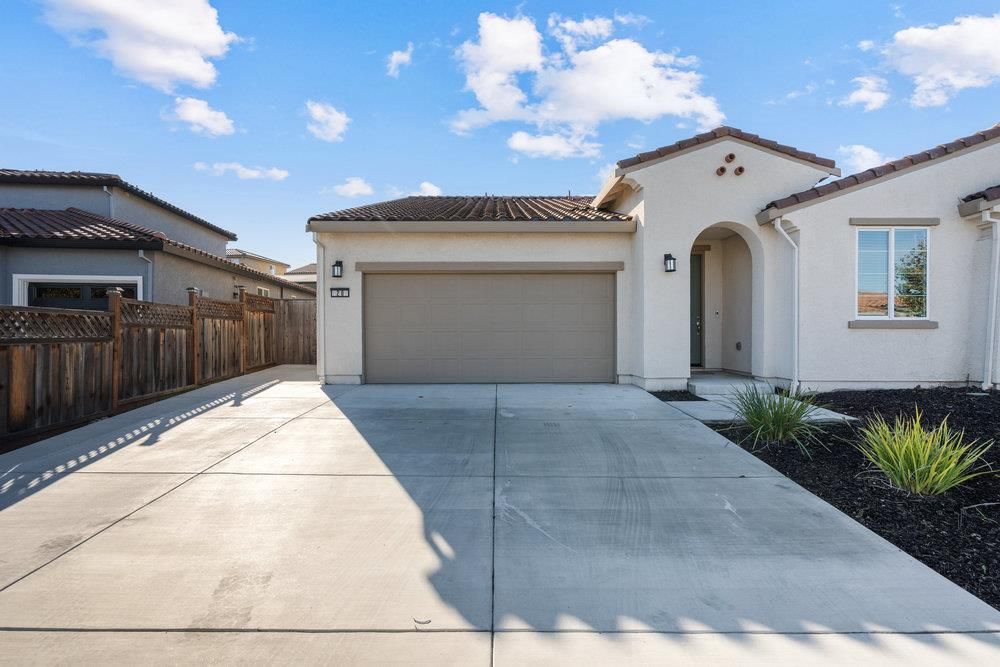 Attached, Exterior, Facade, Spanish Mediterranean