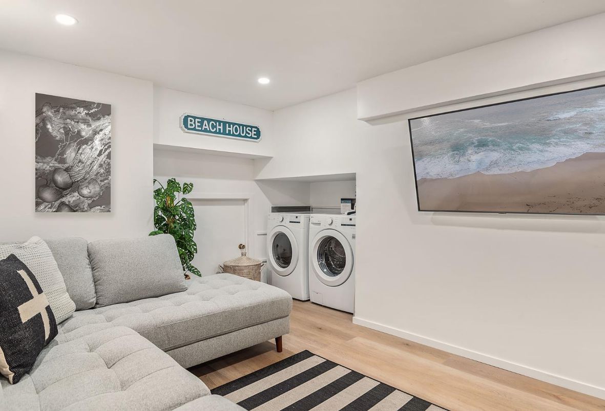 Interior, Living room, Recessed Lighting, Washer, Wood Texture Flooring