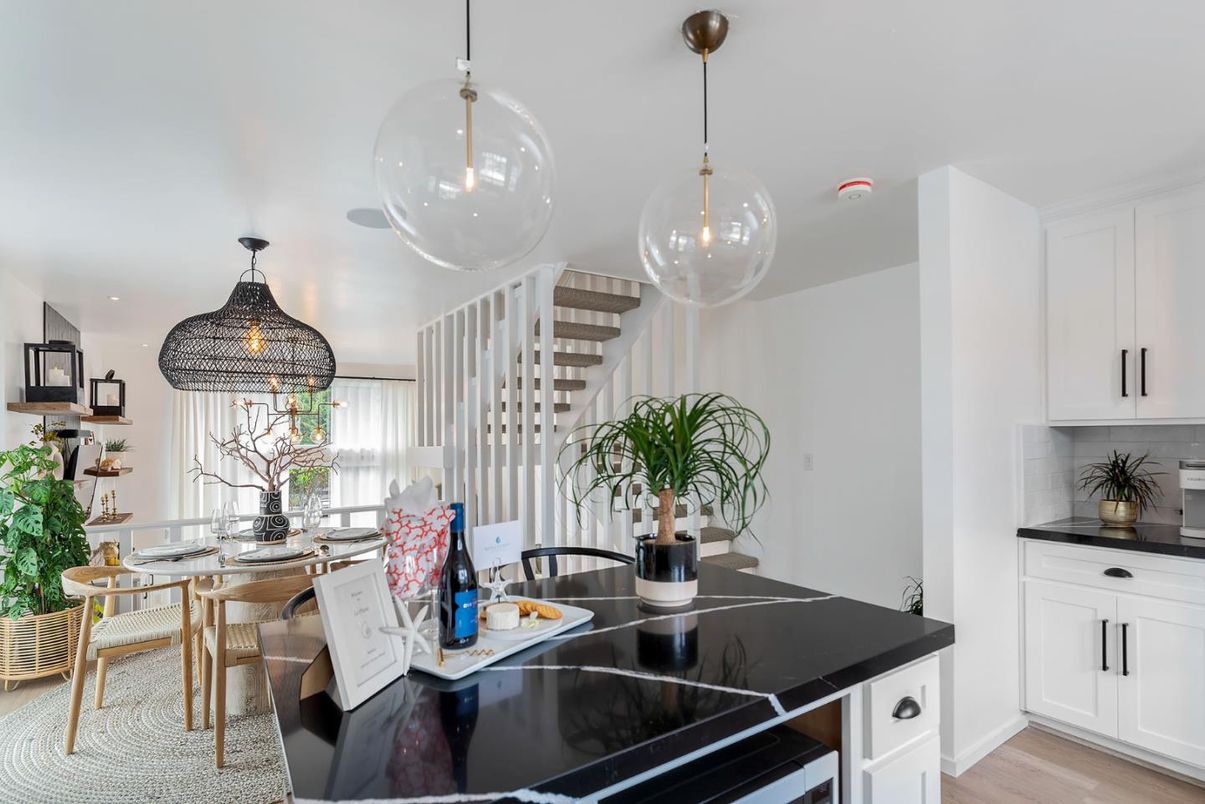 Dining room, Interior, Kitchen, Pendant Lights, Recessed Lighting, Wood Texture Flooring