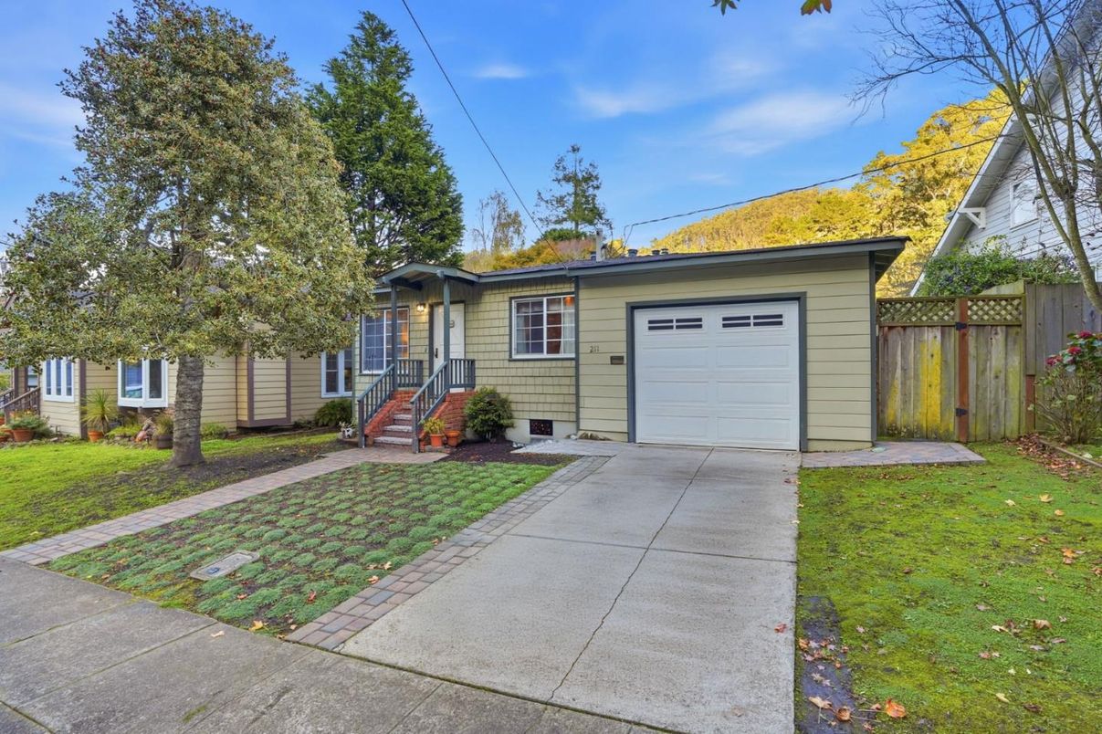 Attached, Backyard, Exterior, Facade, Cape Cod