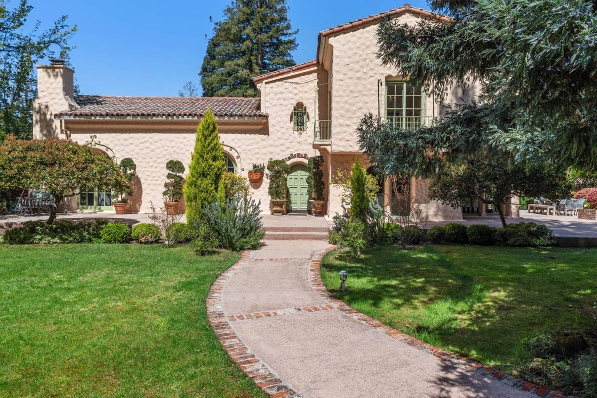 Backyard, Exterior, Facade, Brick Facade, Spanish Mediterranean