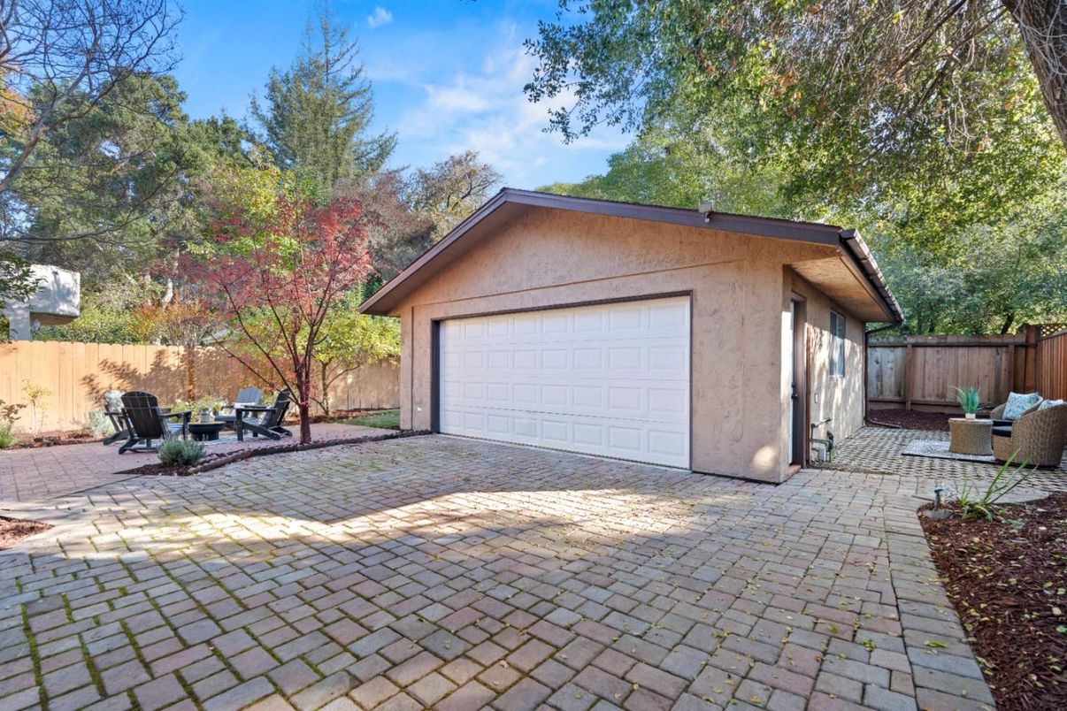 Detached Garage, Exterior