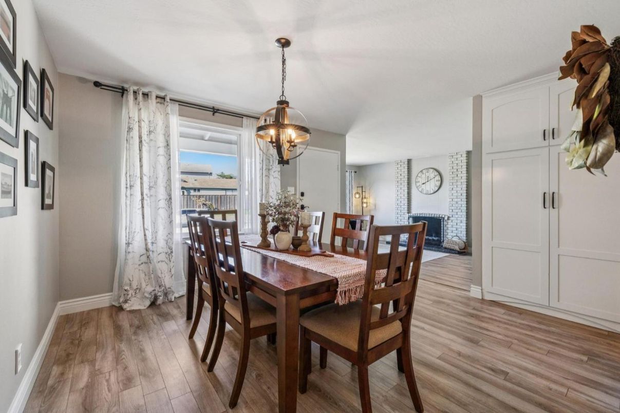 Chandelier, Dining room, Interior, Pendant Lights, Wood Texture Flooring