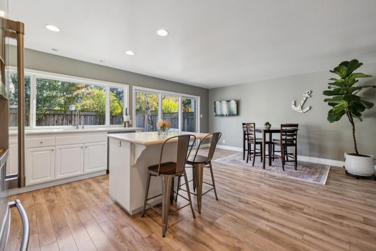 Dining room, Interior, Kitchen, Recessed Lighting, Wood Texture Flooring