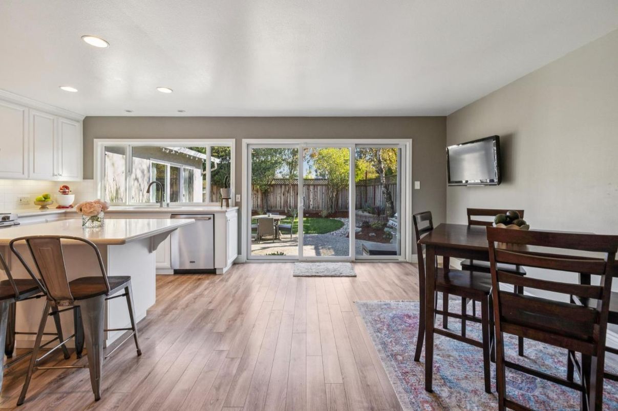 Dining room, Interior, Kitchen, Recessed Lighting, Wood Texture Flooring