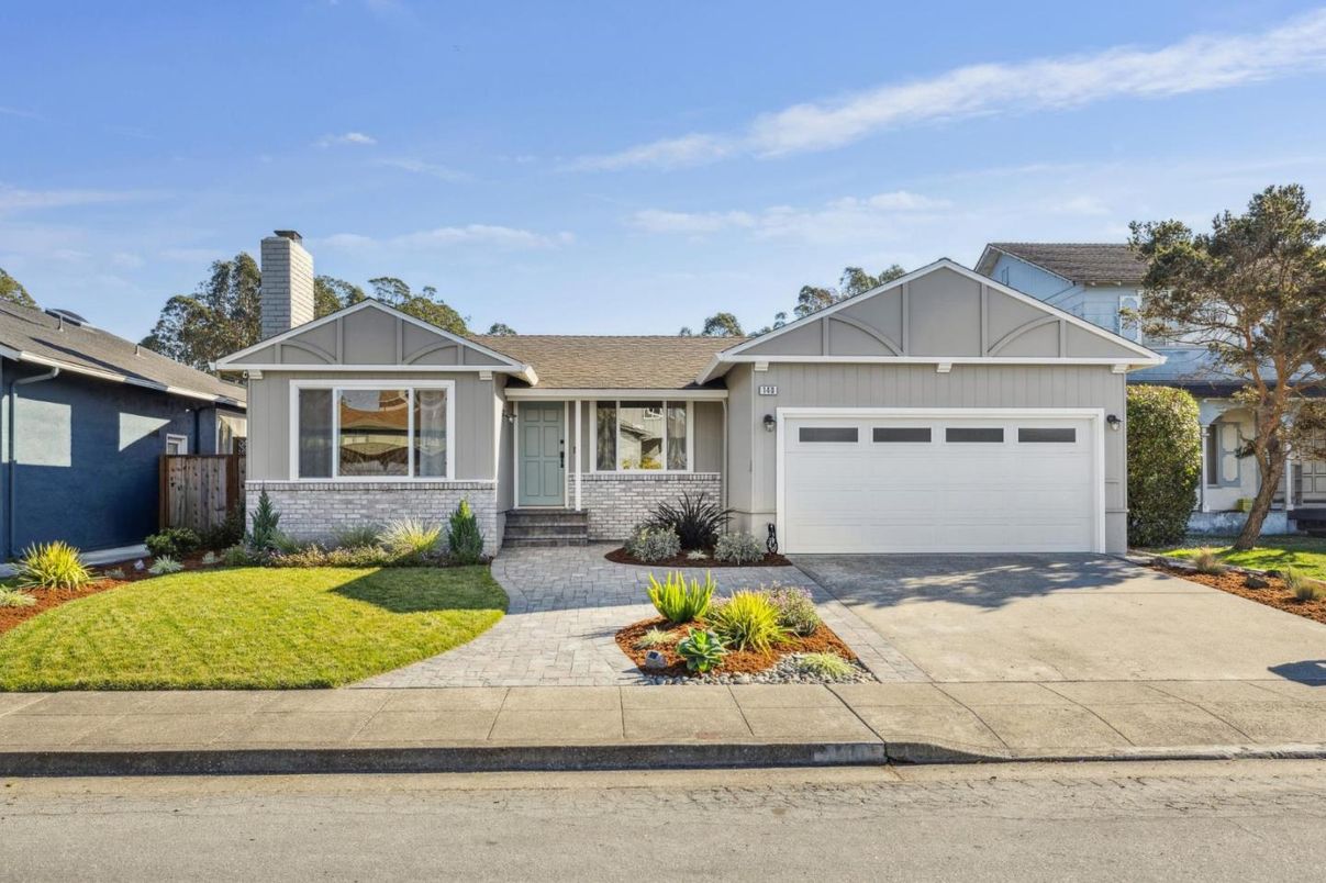 Attached, Exterior, Facade, Ranch