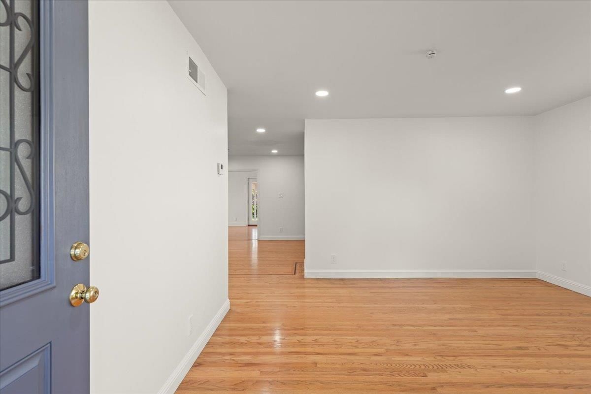 Empty room, Interior, Recessed Lighting, Wood Texture Flooring