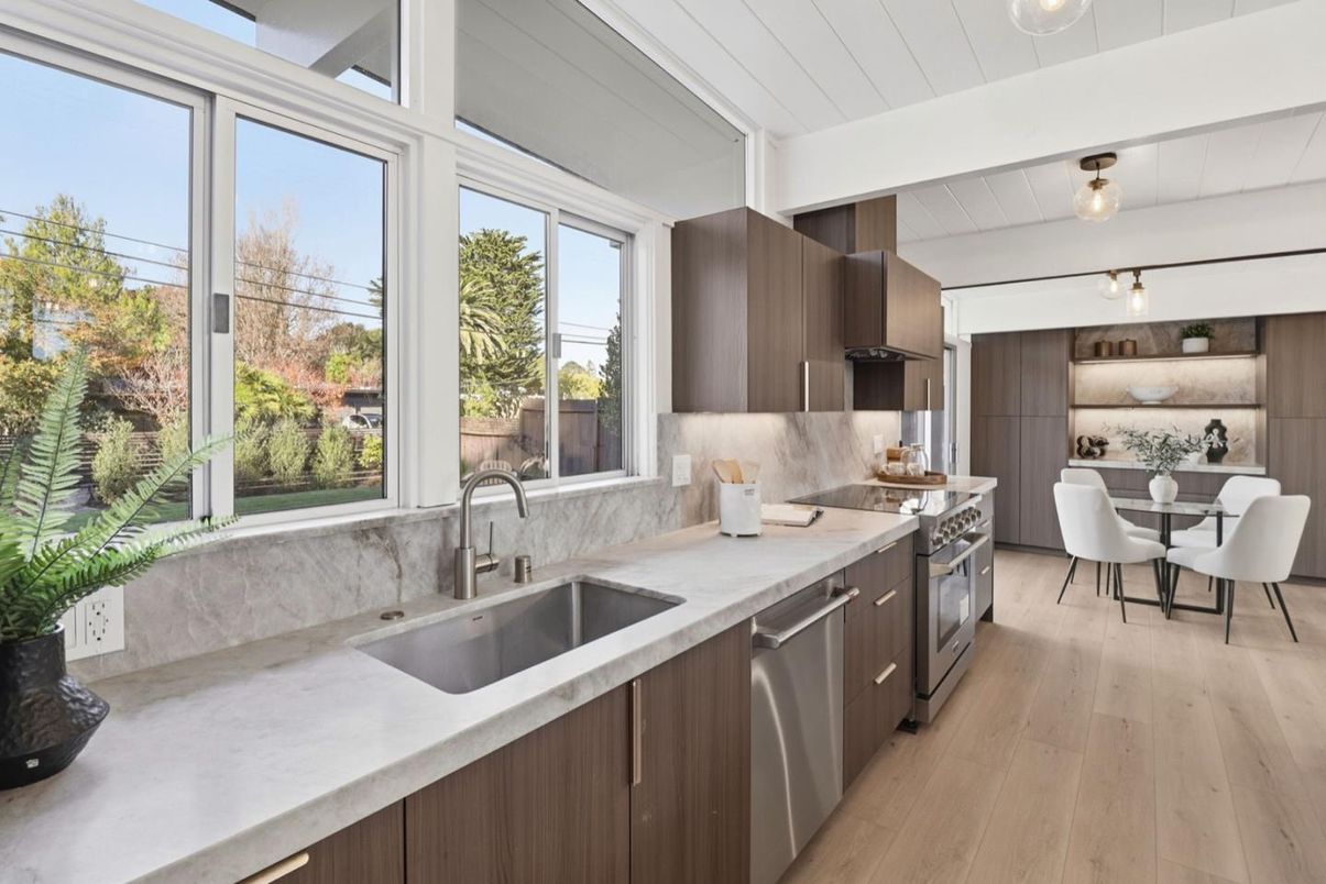 Dining room, Interior, Kitchen, Stainless Steel Appliances, Wood Texture Flooring