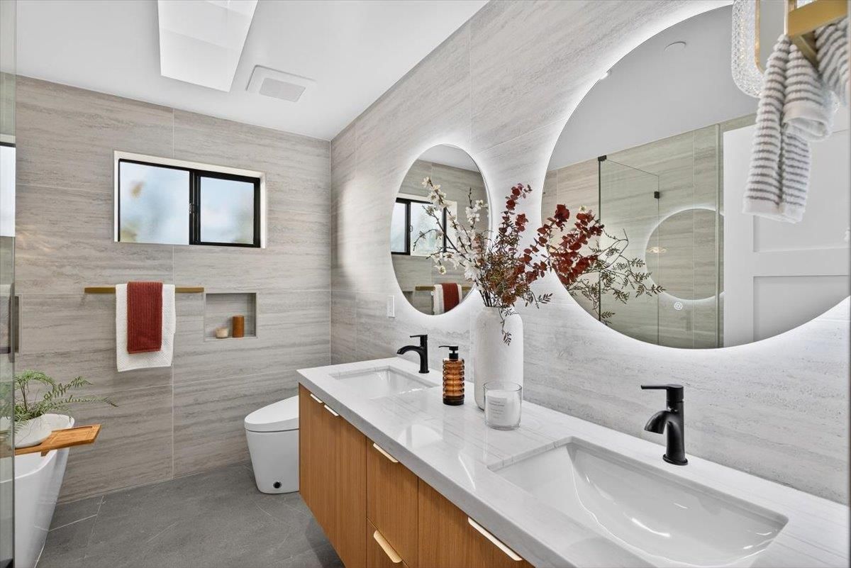 Bathroom, Dual Sink Vanities, Interior