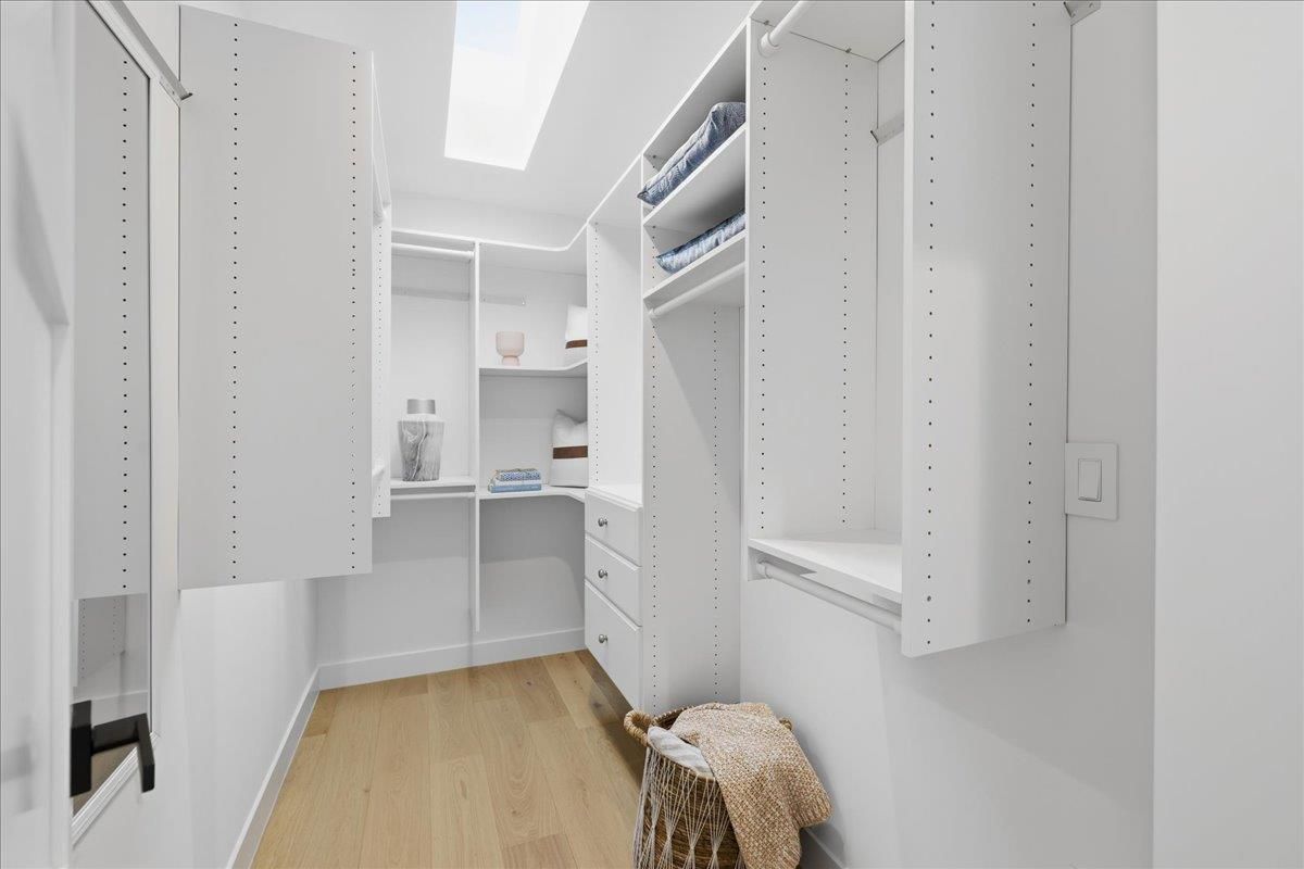 Interior, Walk-in Closets, Wood Texture Flooring