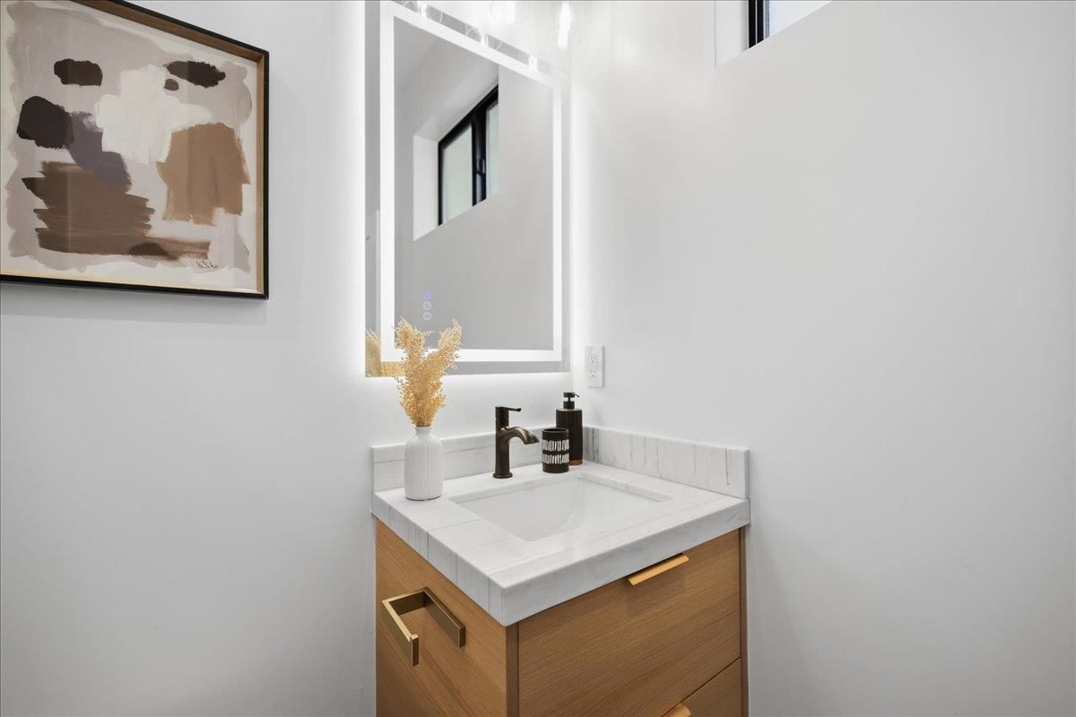 Bathroom, Interior, Tile Countertops