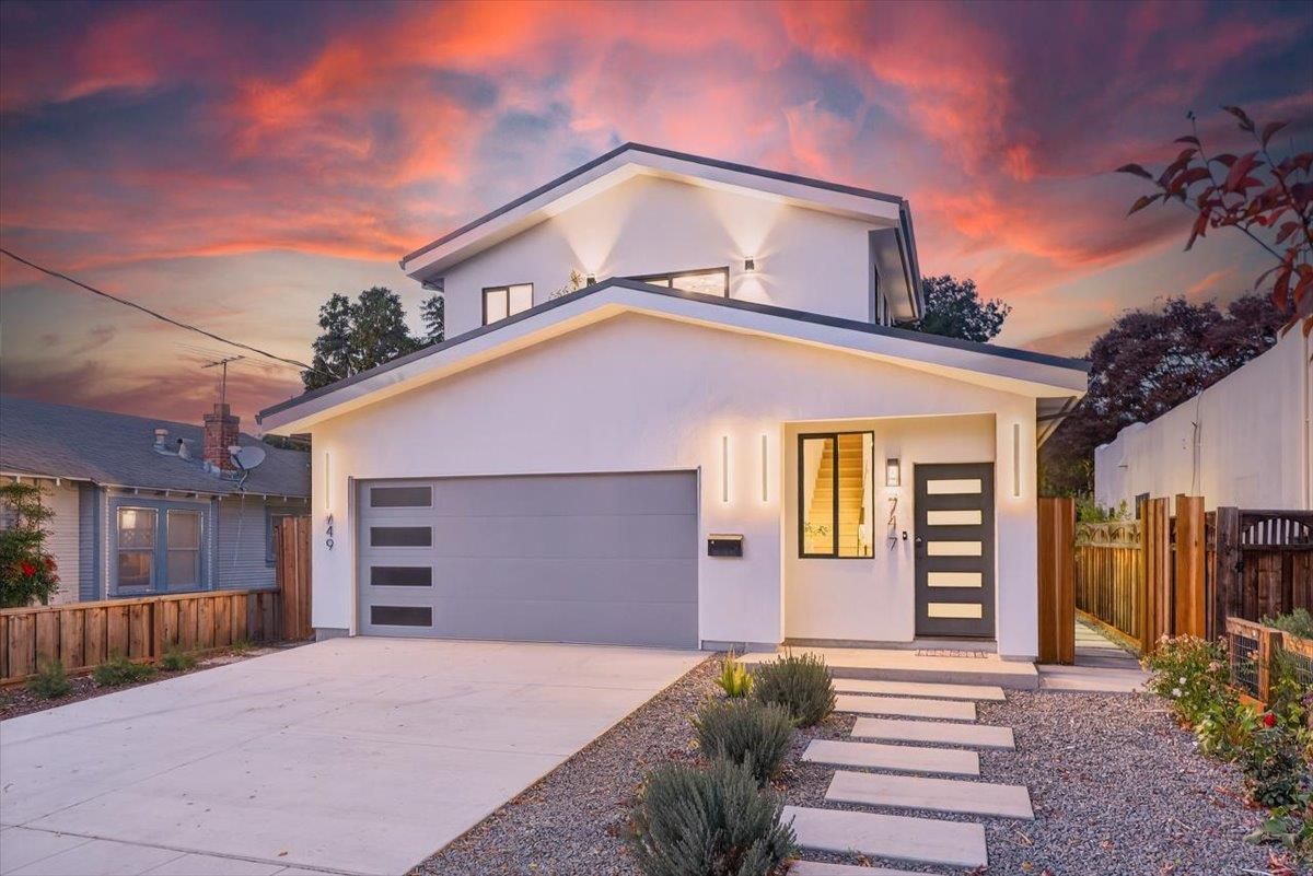 Attached, Exterior, Facade, Modern