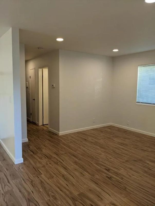 Empty room, Interior, Recessed Lighting, Wood Texture Flooring