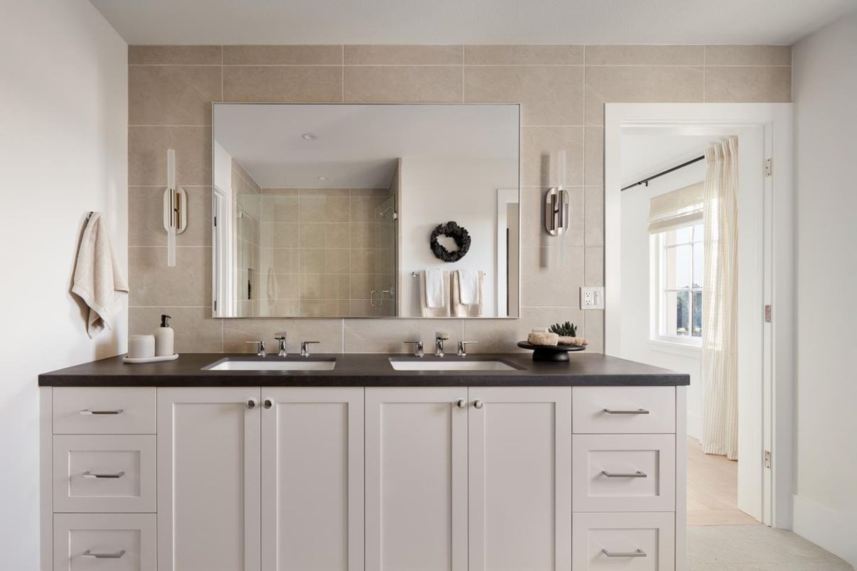 Bathroom, Dual Sink Vanities, Interior