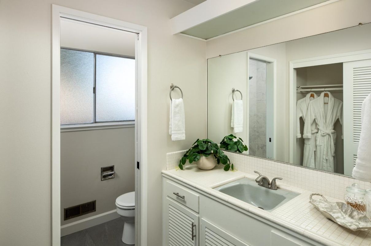 Bathroom, Interior, Tile Countertops