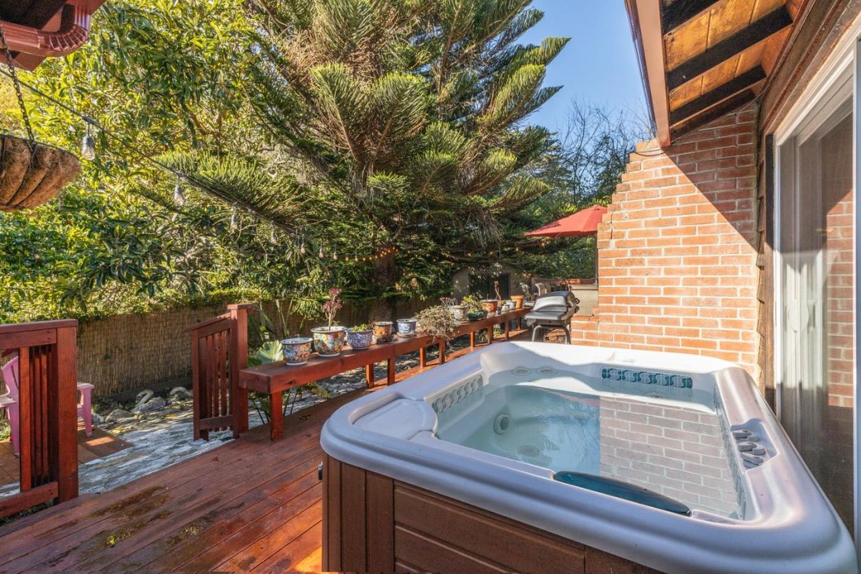 Exterior, Hot Tub
