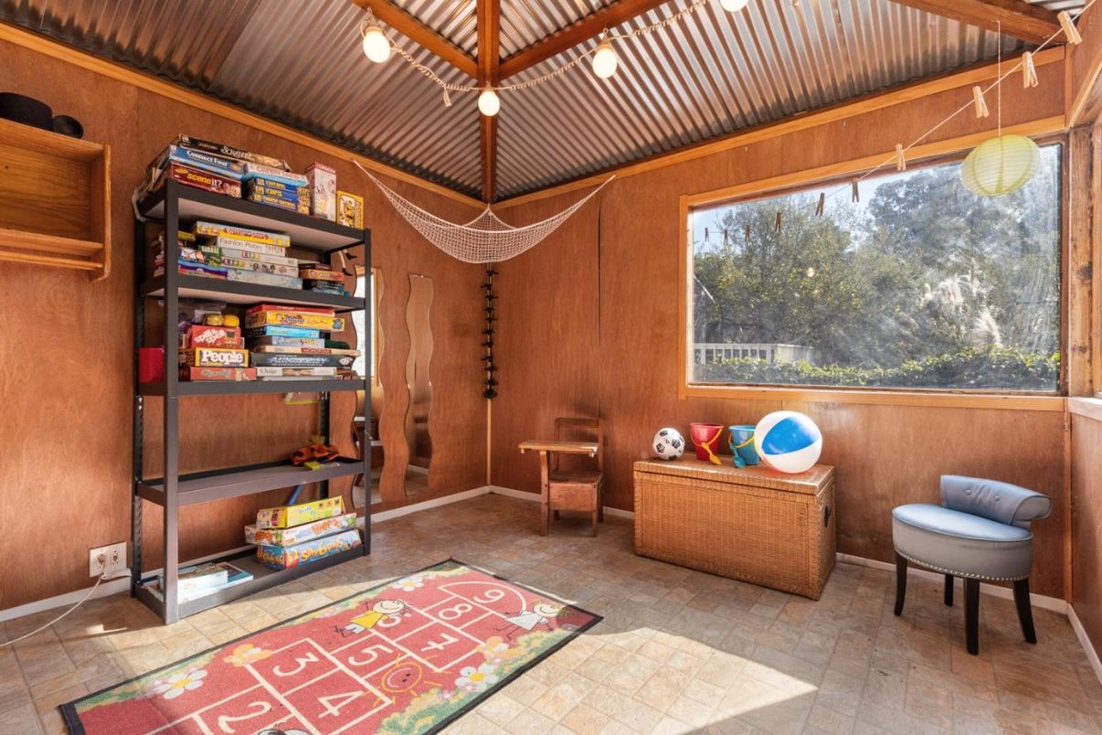 Interior, Pendant Lights, Wooden Walls