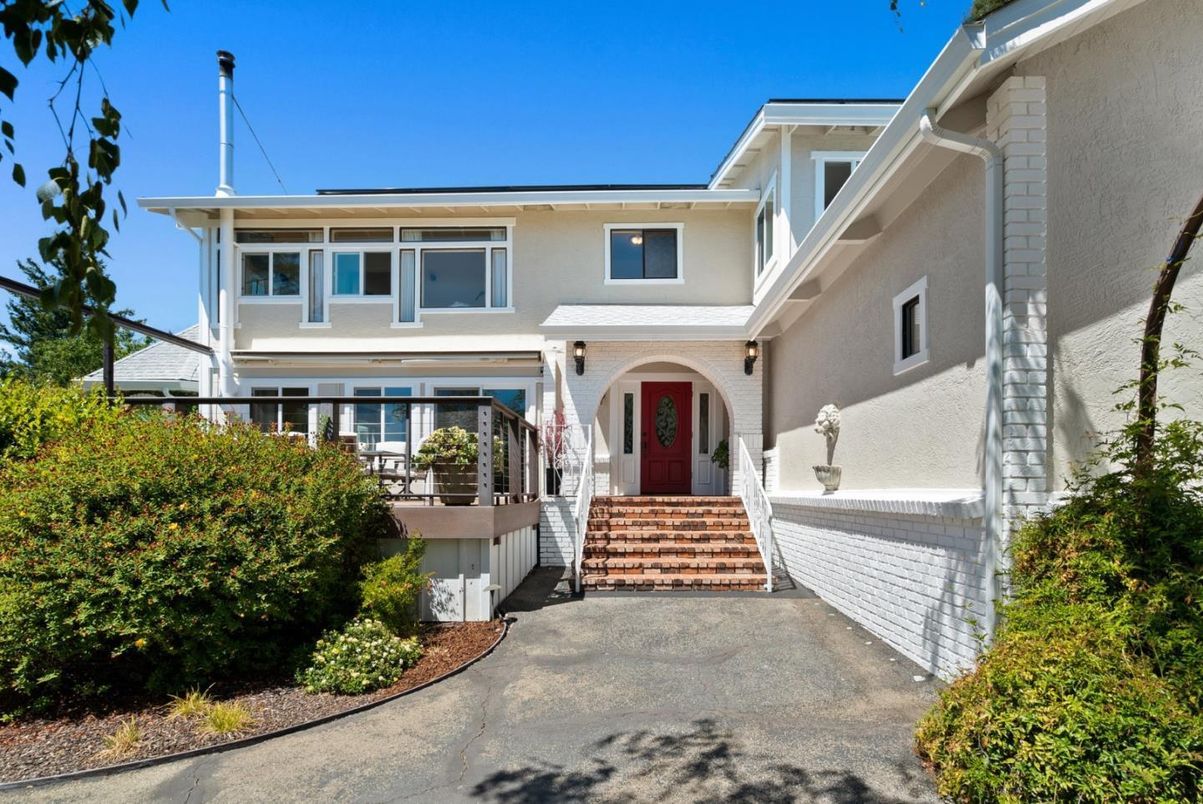 Exterior, Facade, American Foursquare