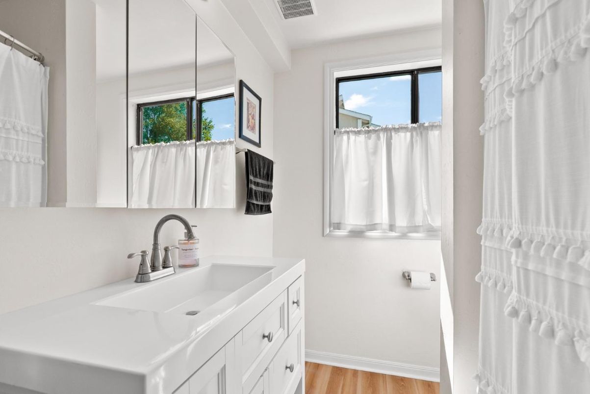 Bathroom, Interior, Pendant Lights, Wood Texture Flooring