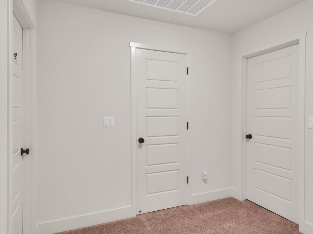 Empty room, Interior