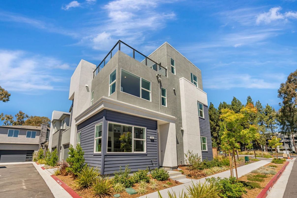 Exterior, Facade, Modern