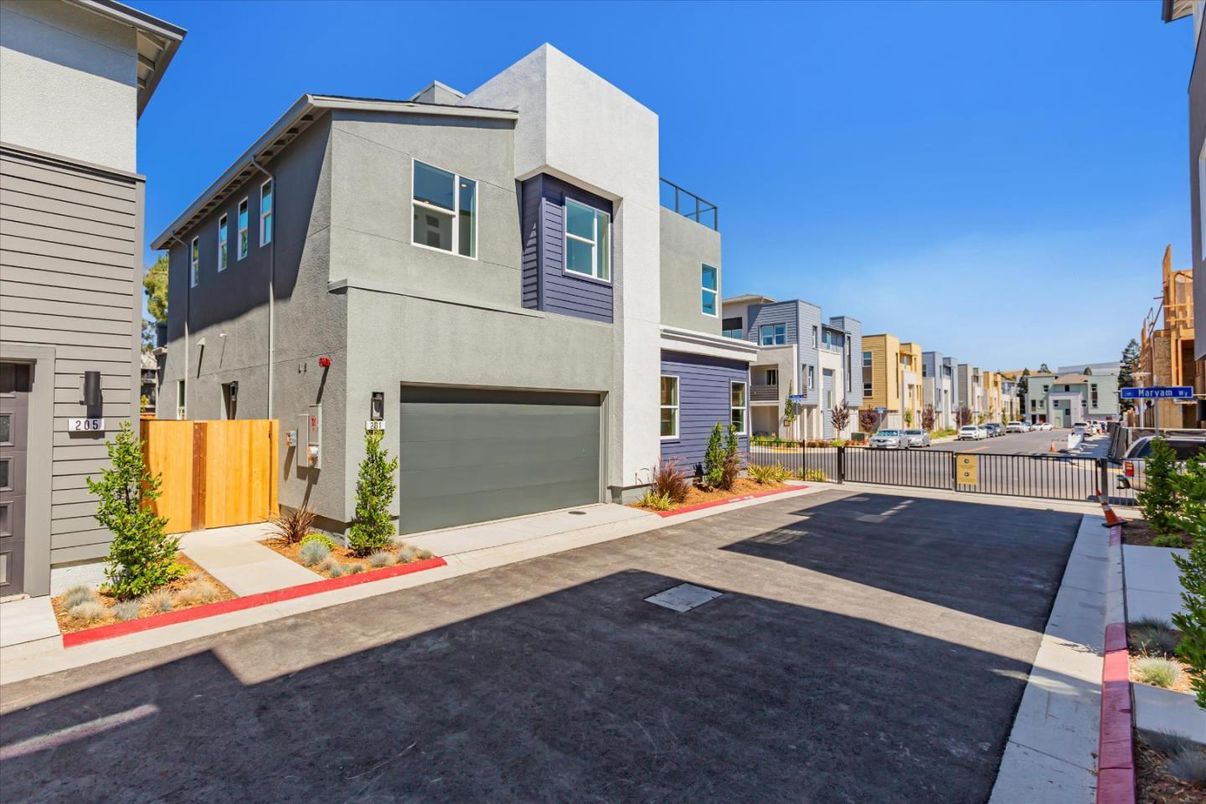 Attached, Exterior, Facade, Modern