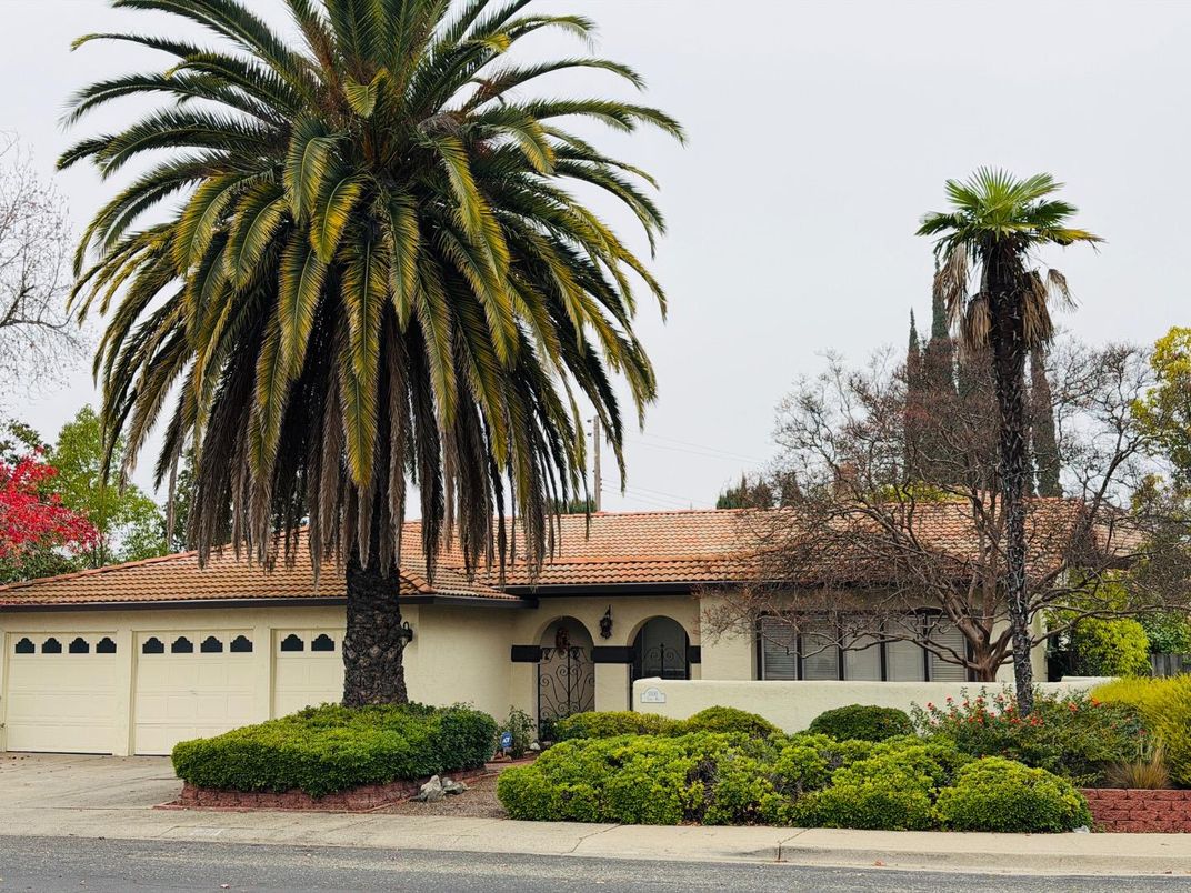 Attached, Exterior, Facade, Spanish Mediterranean