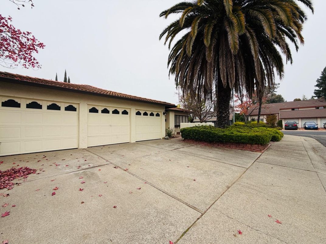 Detached Garage, Exterior