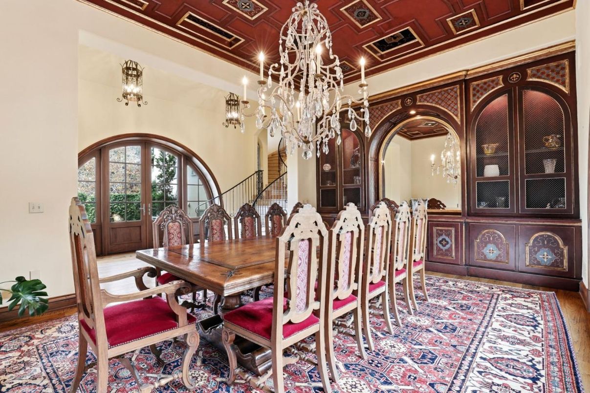 Chandelier, Dining room, Interior, Recessed Lighting, Wood Texture Flooring