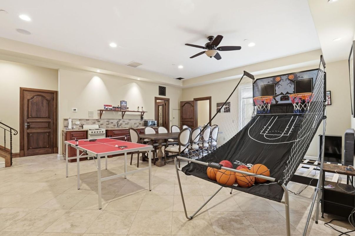 Game Room, Interior, Recessed Lighting