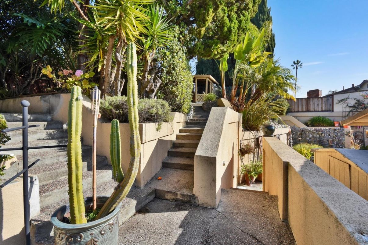 Exterior, Outdoor Kitchen