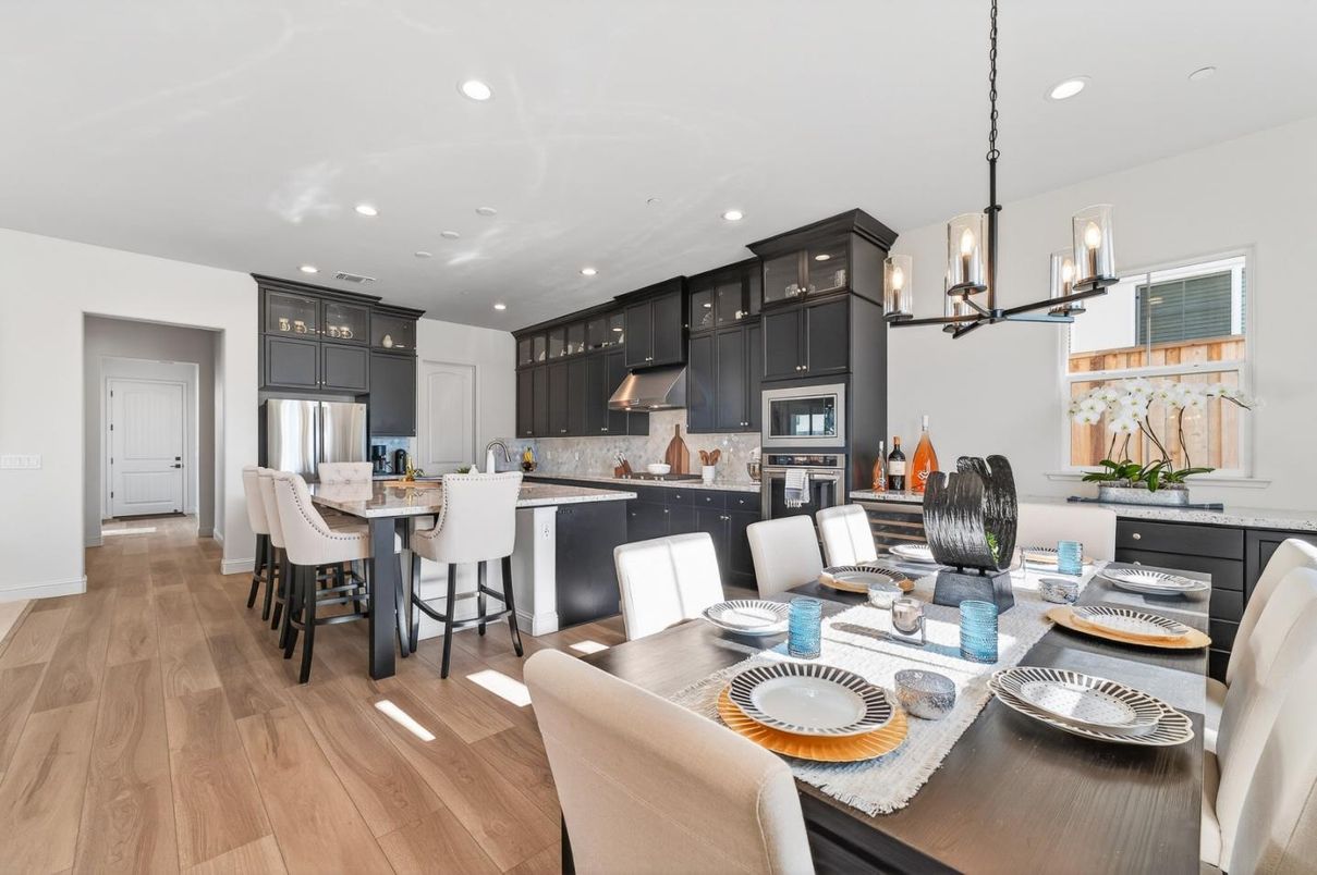 Dining room, Interior, Kitchen, Pendant Lights, Recessed Lighting, Stainless Steel Appliances, Wood Texture Flooring