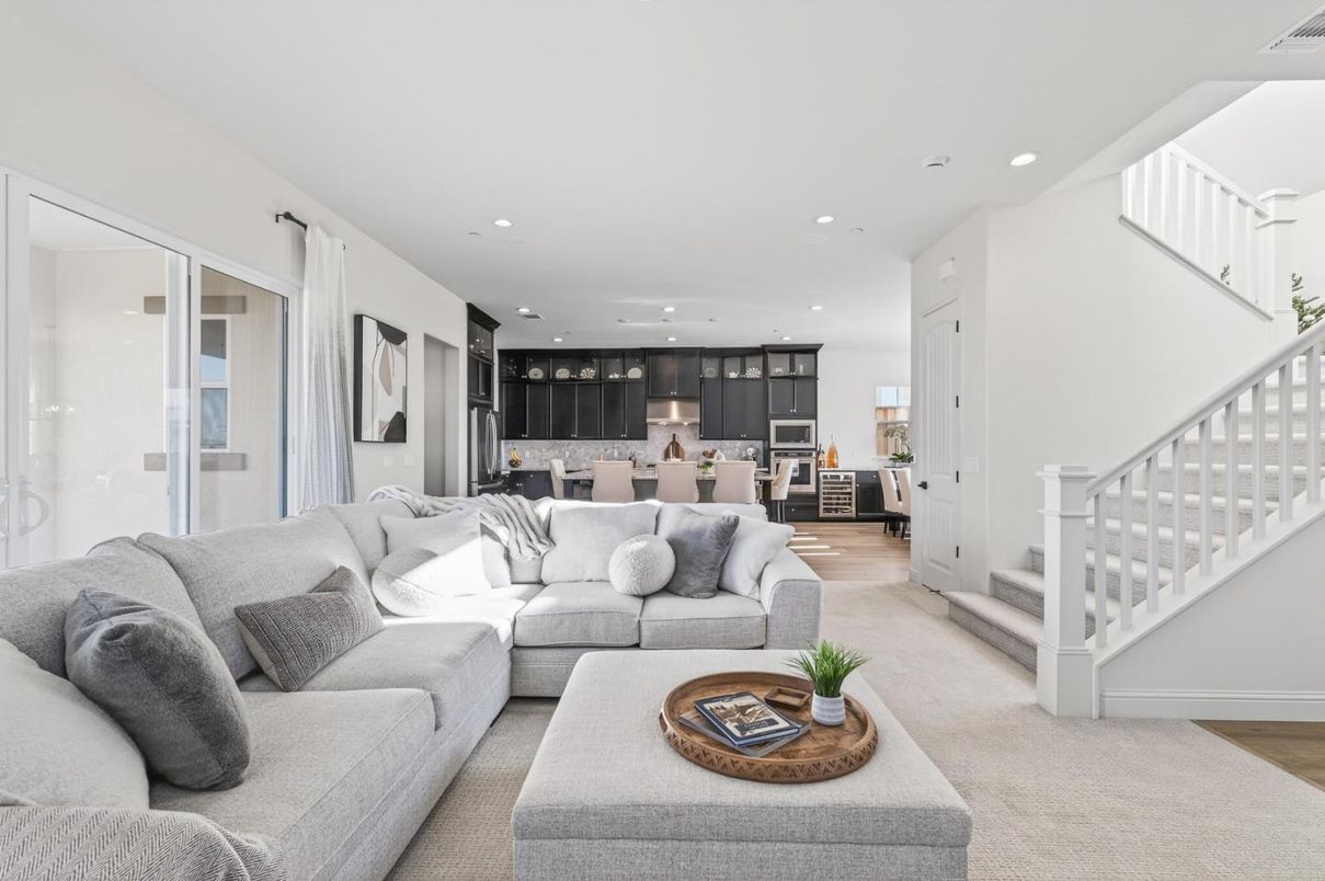 Dining room, Interior, Kitchen, Living room, Pendant Lights, Recessed Lighting, Stainless Steel Appliances, Wood Texture Flooring