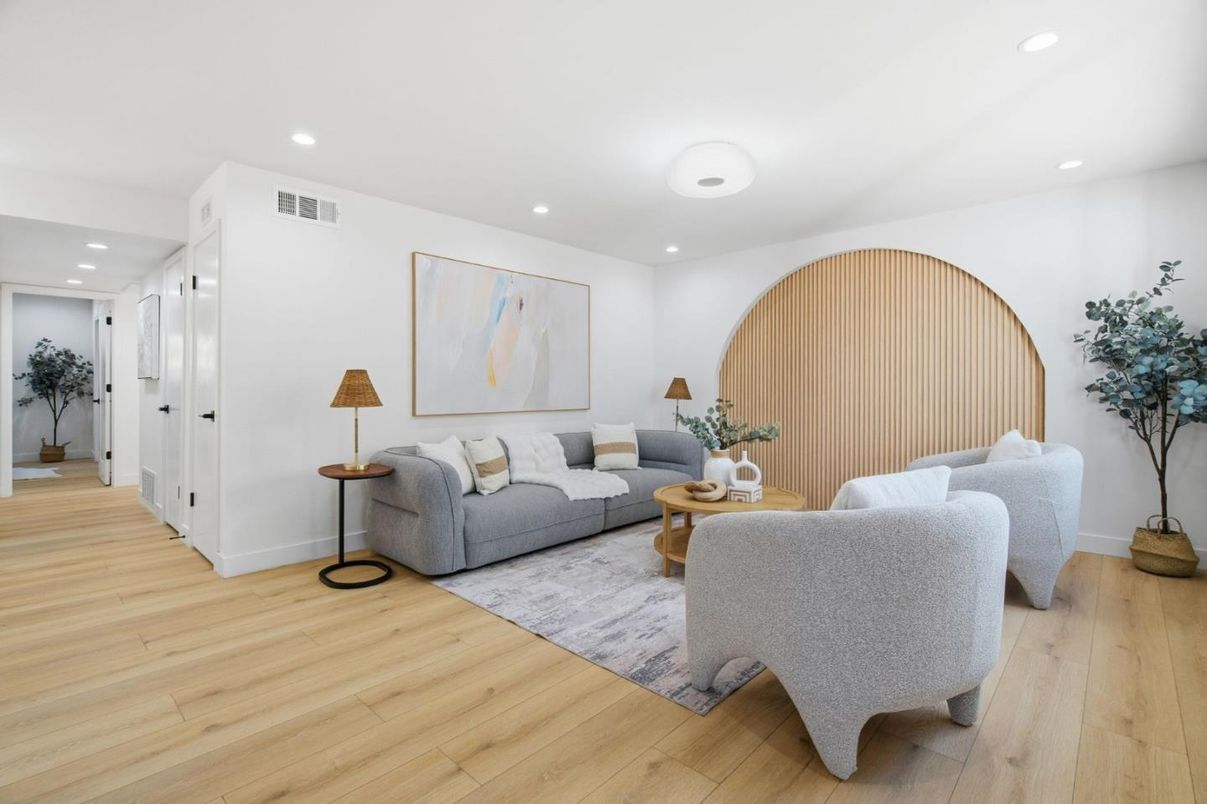 Interior, Living room, Recessed Lighting, Wood Texture Flooring