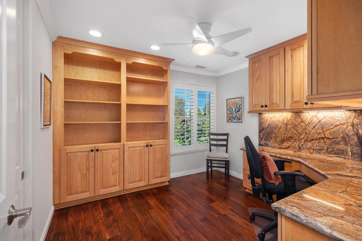 Home Office, Interior, Recessed Lighting, Wood Texture Flooring