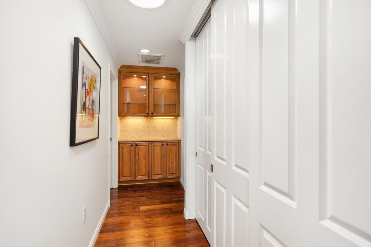 Interior, Recessed Lighting, Wood Texture Flooring