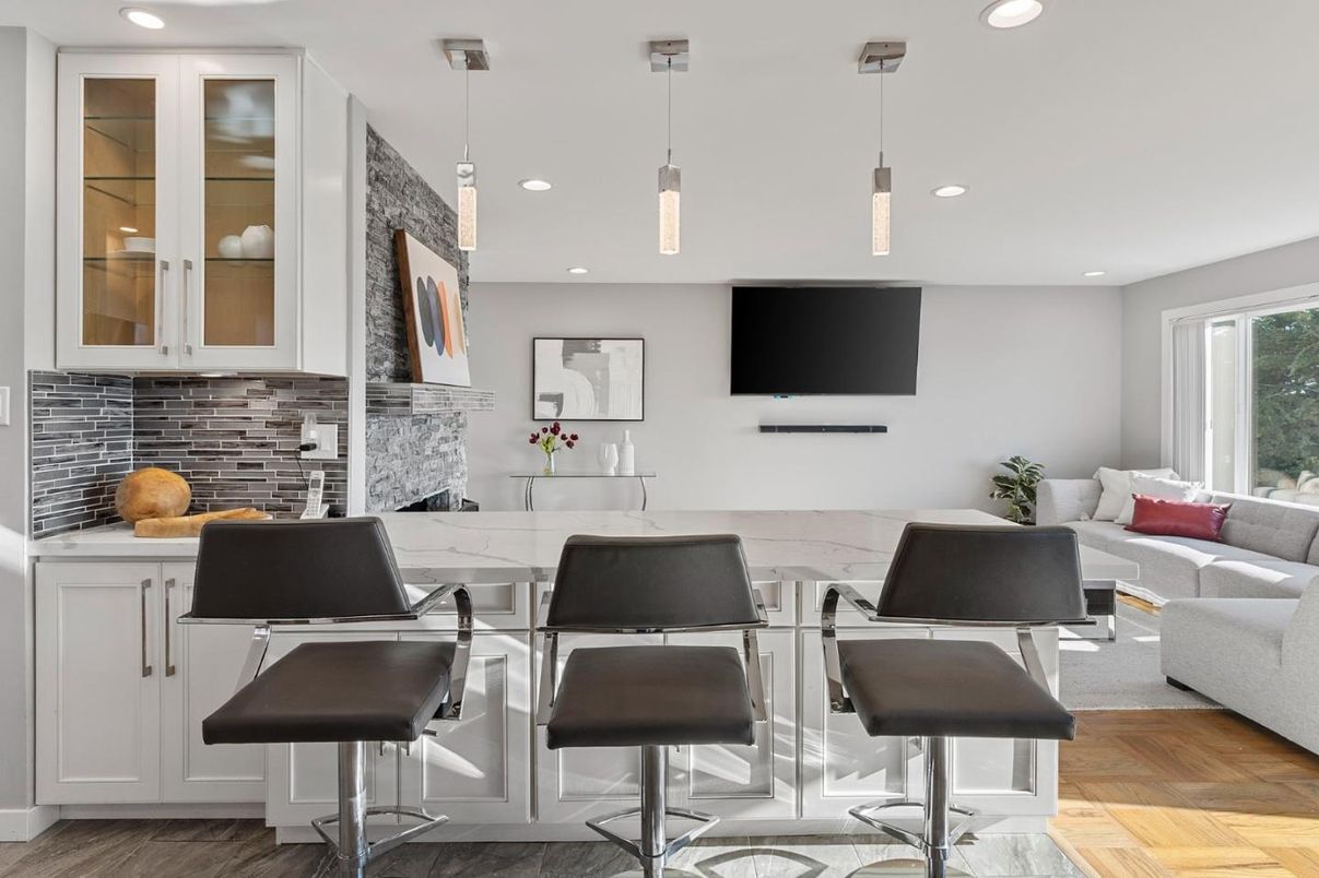 Interior, Living room, Pendant Lights, Recessed Lighting, Wood Texture Flooring
