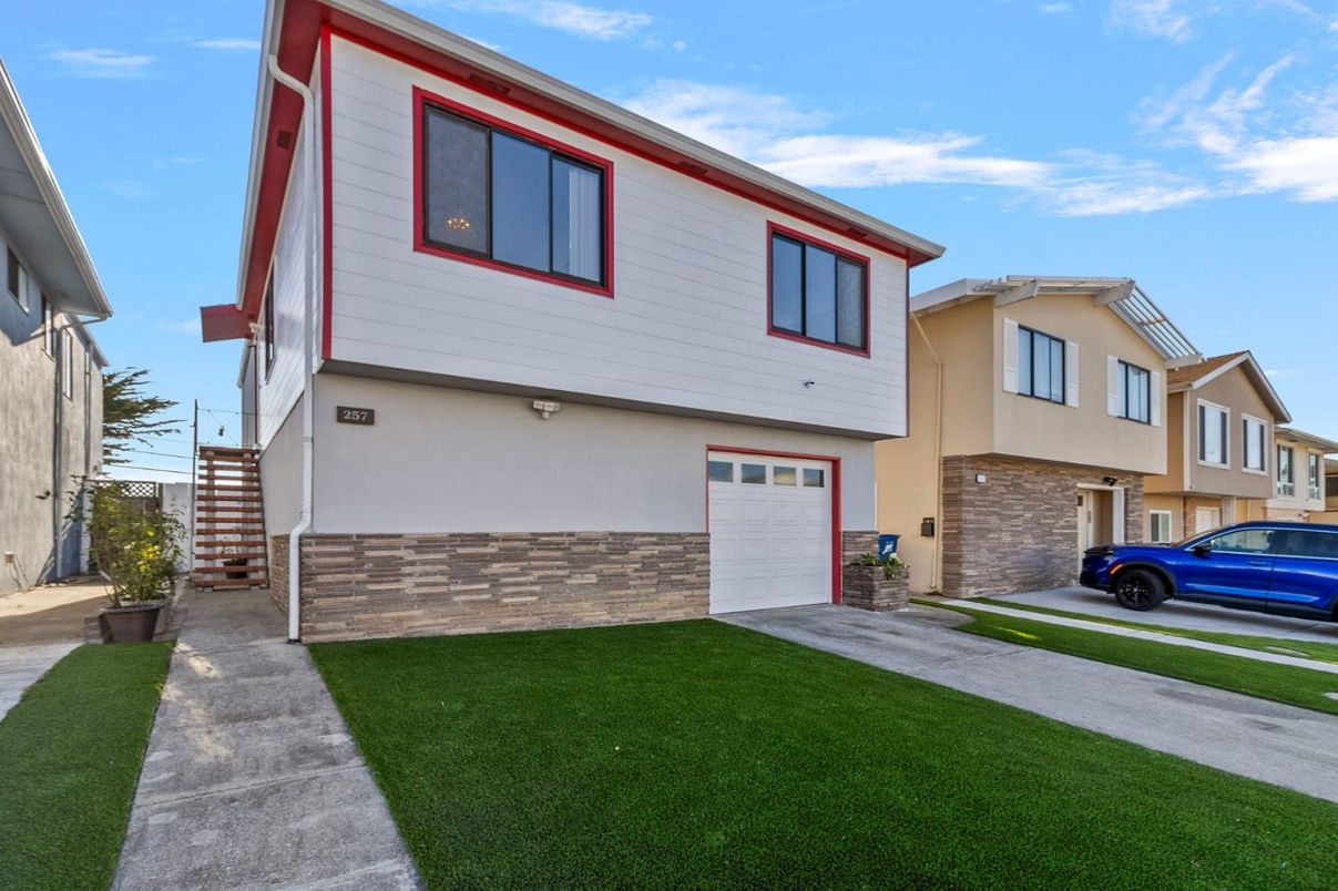 Attached, Exterior, Facade, Raised Ranch